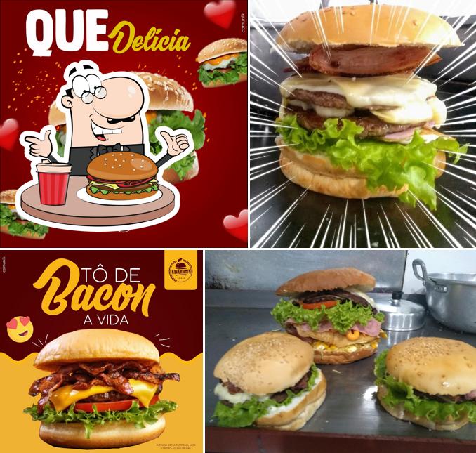Peça um dos hambúrgueres servidos no NAVARRO'S LANCHES