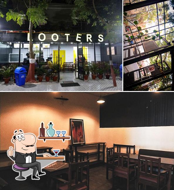 The interior of Looters restaurant, c scheme,