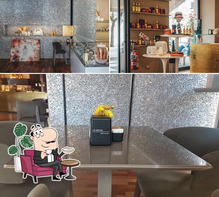 Siediti a un tavolo di Di Bitonto | Caffè Luxury Shop