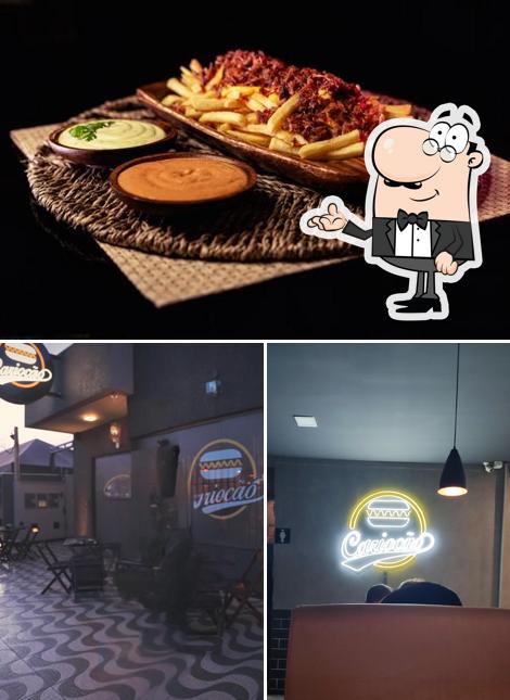 O interior do Cariocão Hamburgueria E Dogueria
