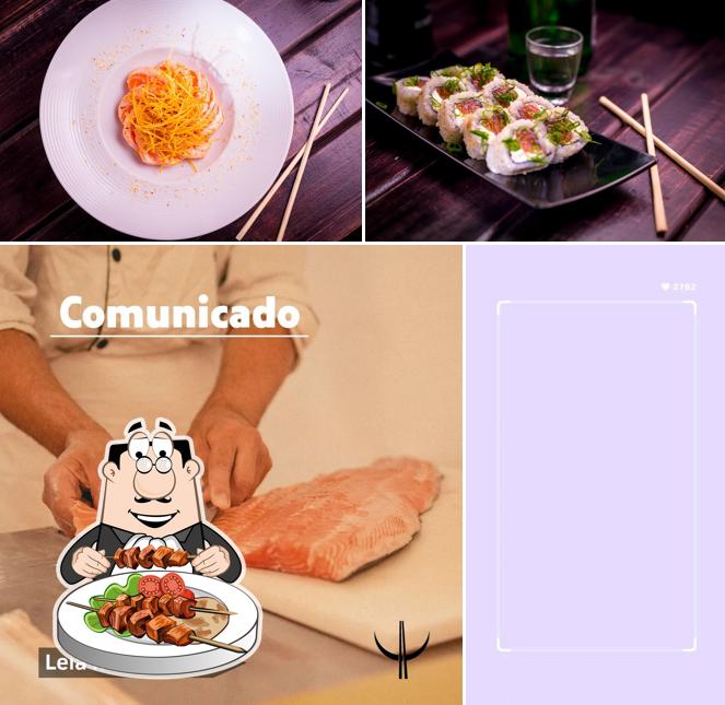A comida e interior do restaurante