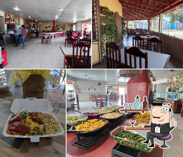 Sente em uma das mesas no Recanto Do Sabor