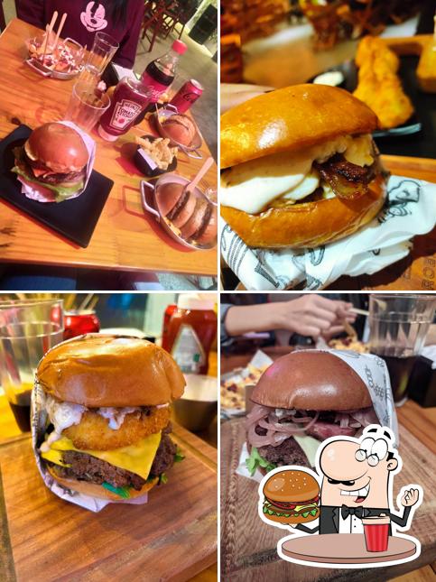 Experimente um dos hambúrgueres disponíveis no Peroba's burger