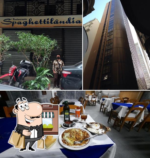 A exterior e comida do restaurante