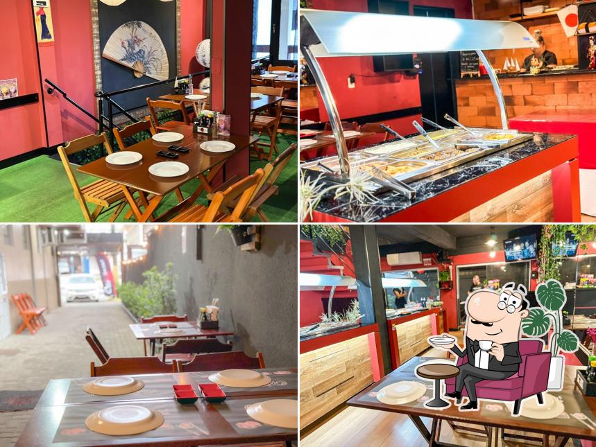 Sente em uma das mesas no Otto Sushi Restaurante Japonês