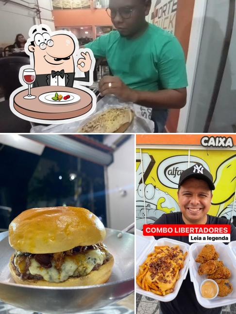 A comida e interior do restaurante