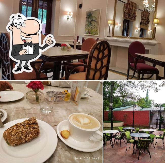 Take a seat at one of the tables at L'Opéra Bikaner House