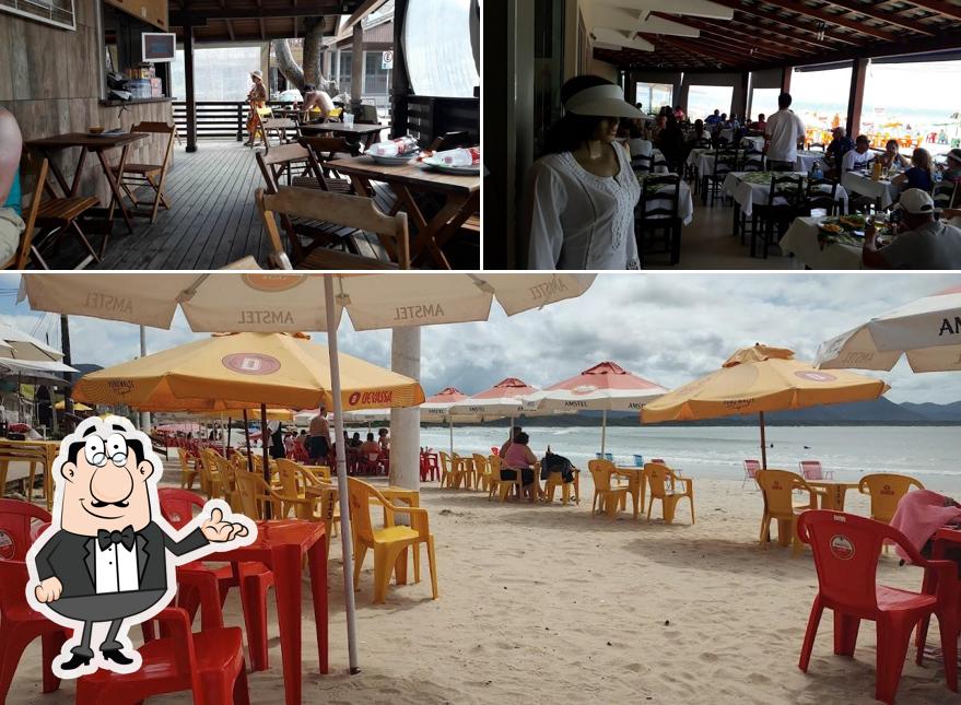 O interior do Restaurante Dois Irmãos