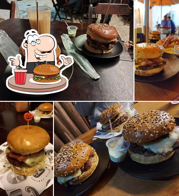 Delicie-se com um hambúrguer no Cemita Burger & BBQ
