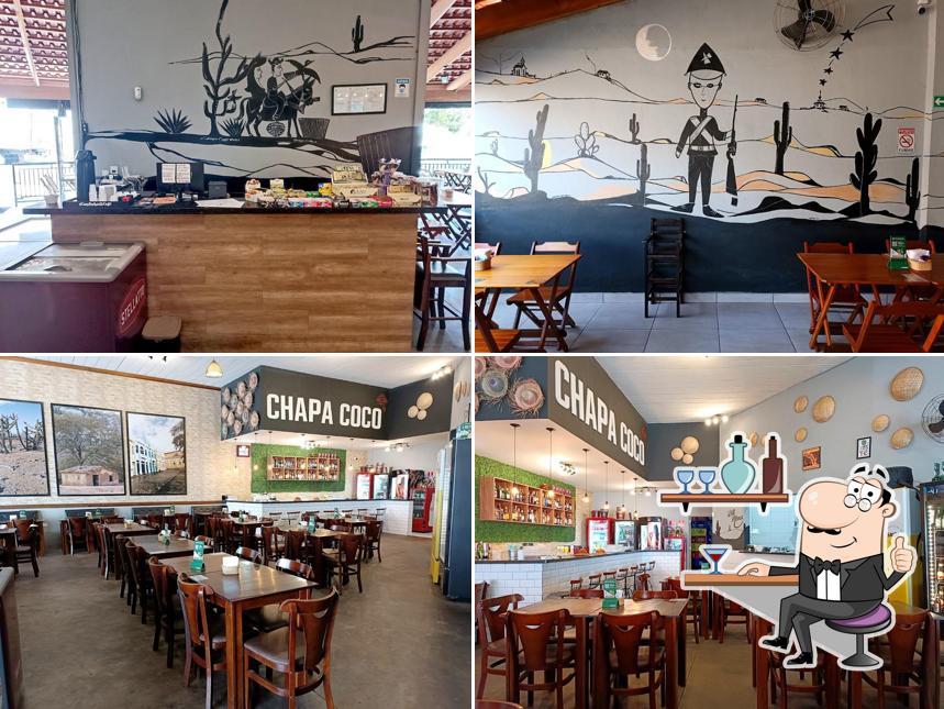 Sente em uma das mesas no Bar e Restaurante Chapa Coco - Comida Nordestina