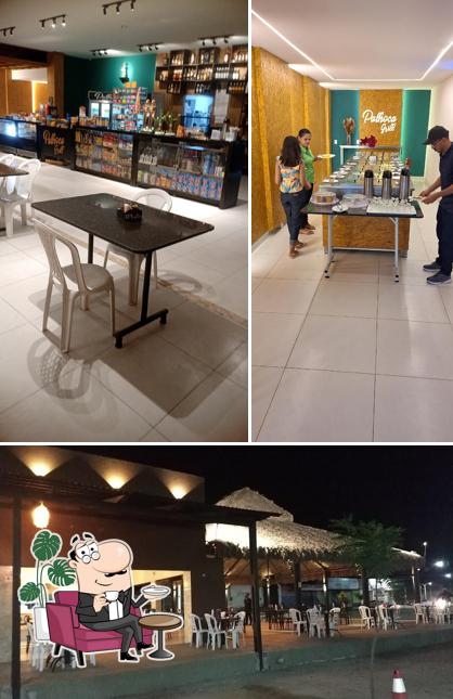 O interior do Palhoça Grill