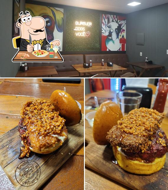 Entre diferentes coisas, comida e interior podem ser encontrados a Smoke Hamburgueria