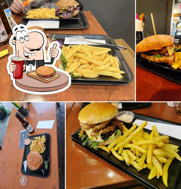 Prova uno dei tipi di hamburger disponibili a BurgerChuchi