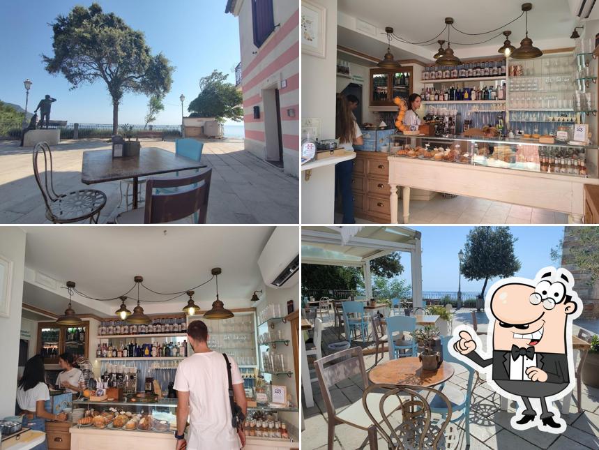 Gli interni di Le Petit Café