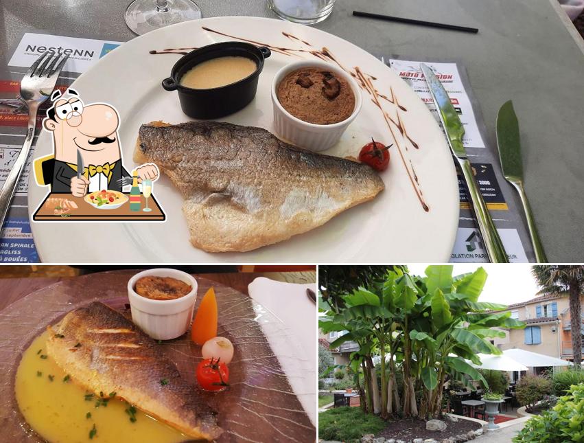 La nourriture et extérieur du restaurant