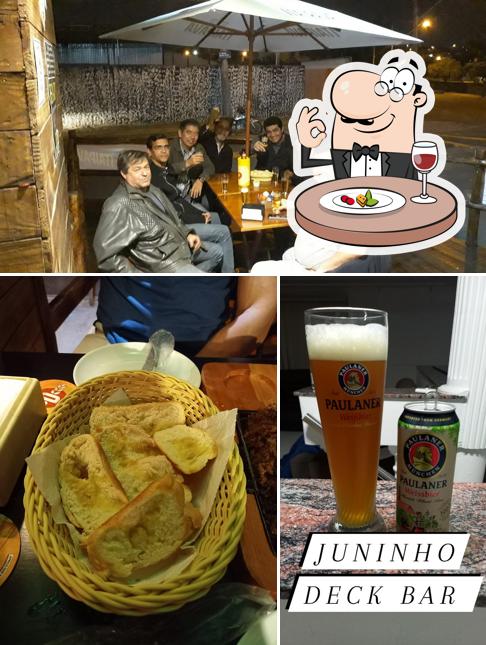 A ilustração do Juninho Deck Bar’s comida e interior