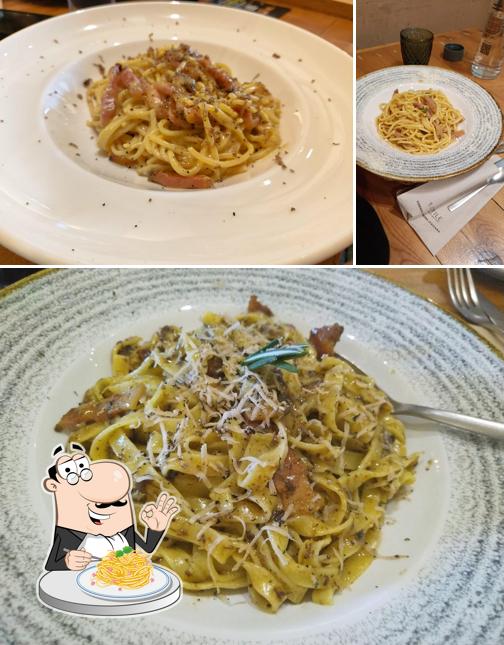 Spaghetti carbonara at Il Cortile - La Eliana