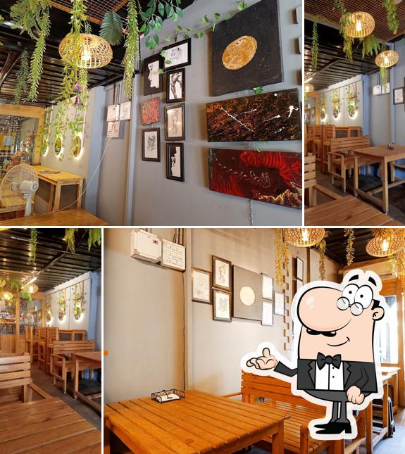 The interior of Cafe Thick to Ripped
