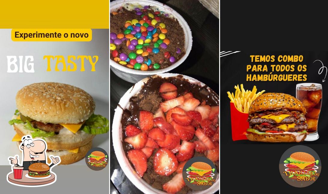 Peça um dos hambúrgueres disponíveis no Trailer do Sabor