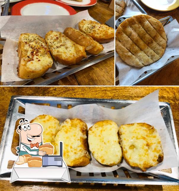 Garlic bread at Pizza Hut Vitthal Udyognagar, Anand
