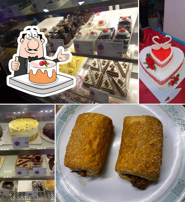 Carrot cake at Mio Amore - The Cake Shop (Ramrajatala)
