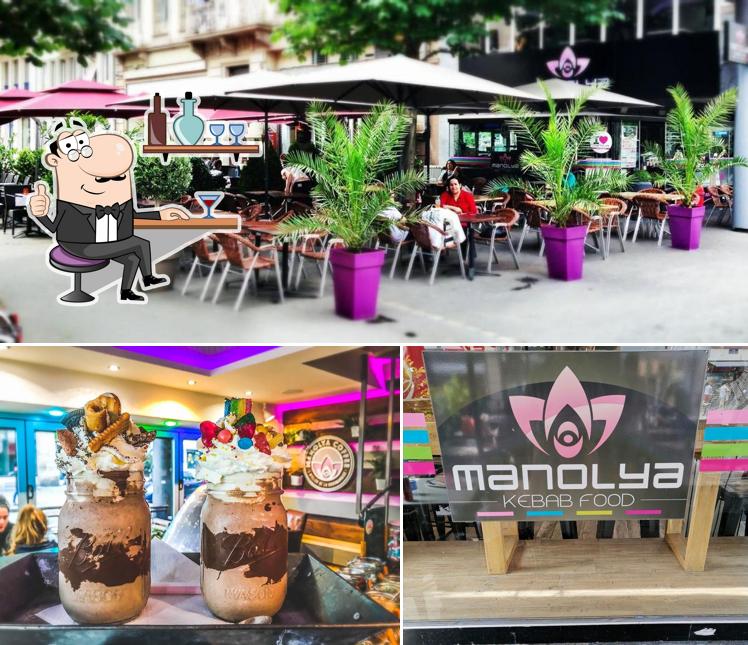 Installez-vous à l'une des tables de Manolya