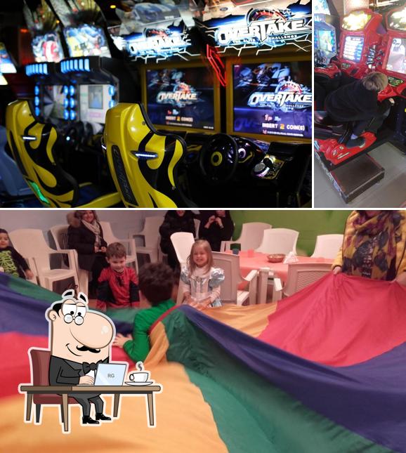 Siediti a un tavolo di Planet Games