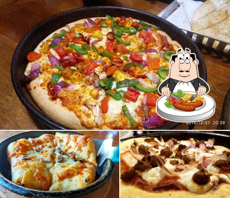 Pan pizza at Pizza Hut Vitthal Udyognagar, Anand