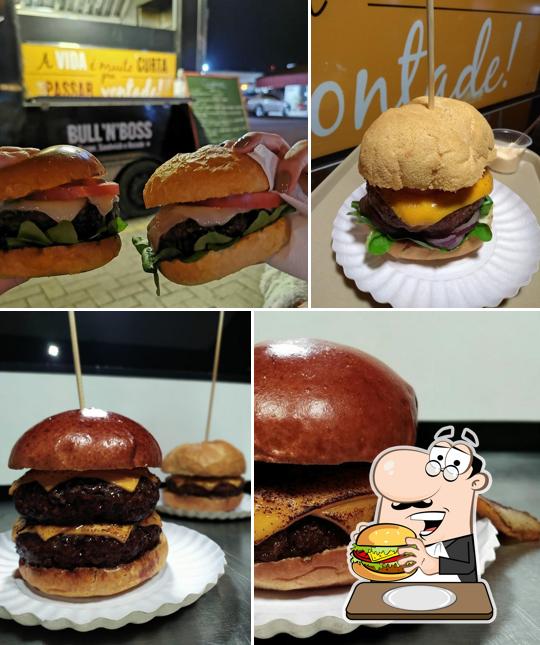 Peça um hambúrguer no Bull'n'Boss Burger, sandwich e assado
