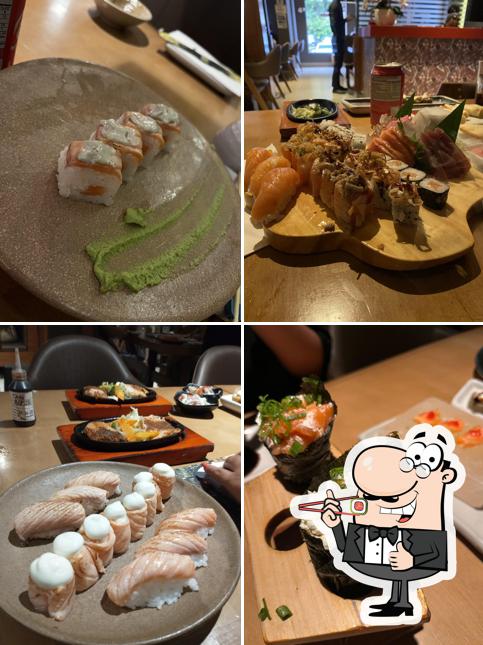 Rolos de sushi são servidos no Nakazumy Sushi