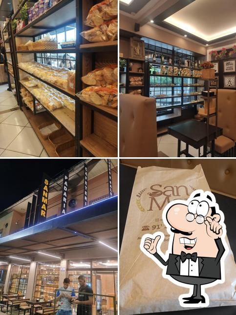 Sente em uma das mesas no Sanmar Cafeteria