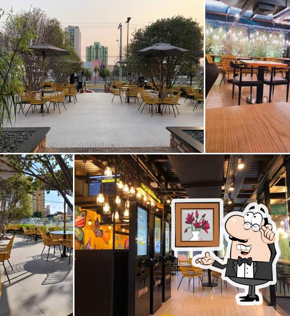 Sente em uma das mesas no Madero & Jeronimo Burger Bauru