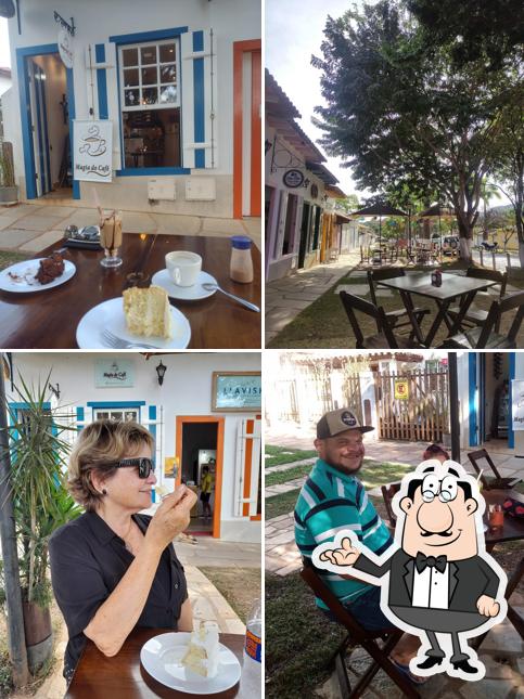 Sente em uma das mesas no Magia Do Café