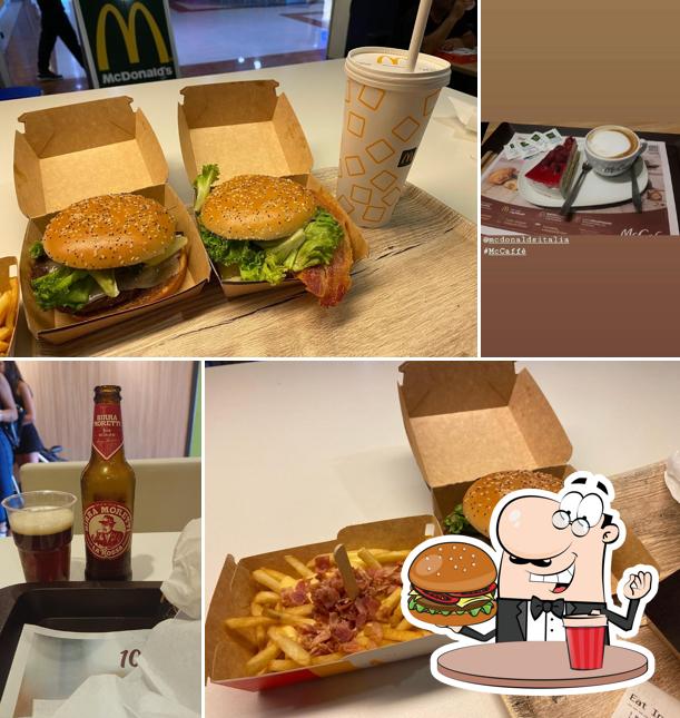 Ordina un hamburger a McDonald's Sassari C.C. Porte di Sassari