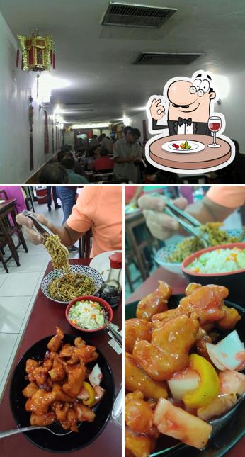 Comida em Restaurante Oriental Chi