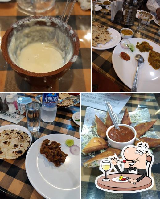 Naan at M P Dhaba - Veg Dhaba in Raipur Rooms Available 24*7 Birthday Party Hotel In Tatibandh