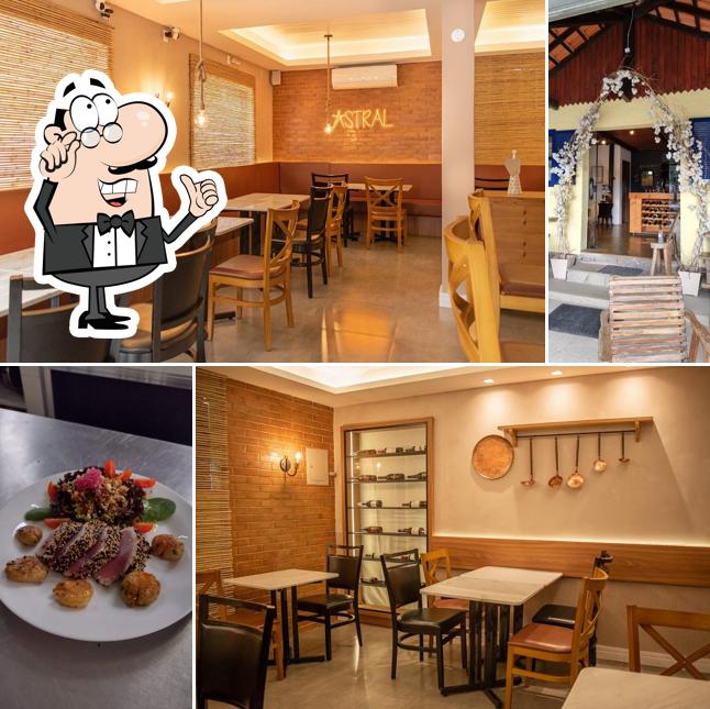 Sente em uma das mesas no Astral Gastronomia
