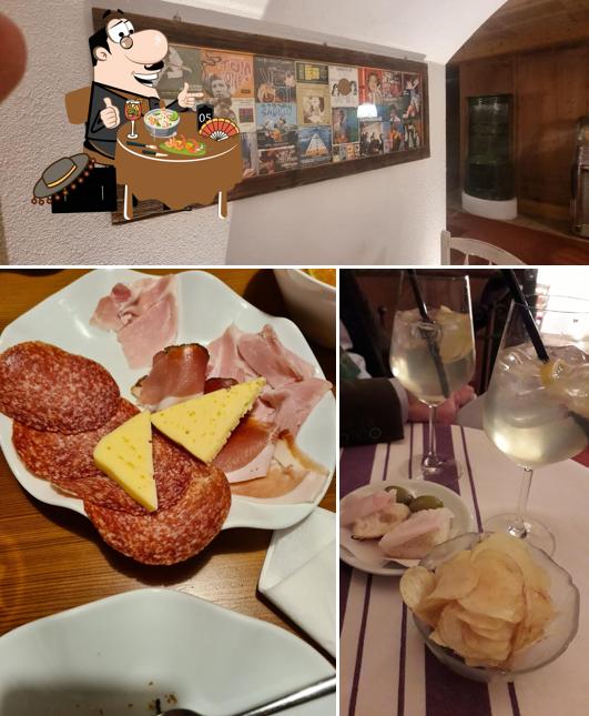 Tra le varie cose da Bar Mancin si possono trovare la cibo e interni