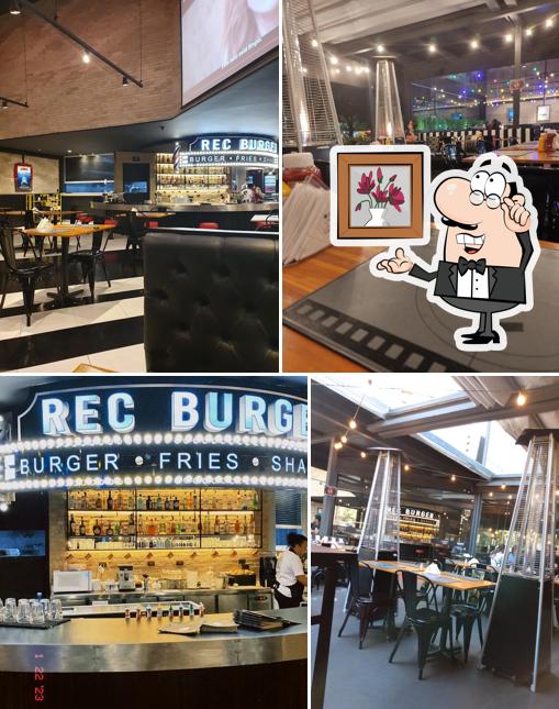 O interior do Hamburgueria Temática Rec Burguer Guarulhos