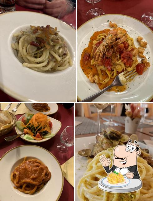 Spaghetti alla carbonara al La Vecchia Taverna Di Bacco
