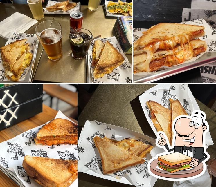 Sandwichs au fromage grillé à Basement. - Snack Bar