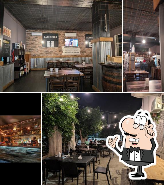 Dai un'occhiata agli interni di AlterEgo Pub