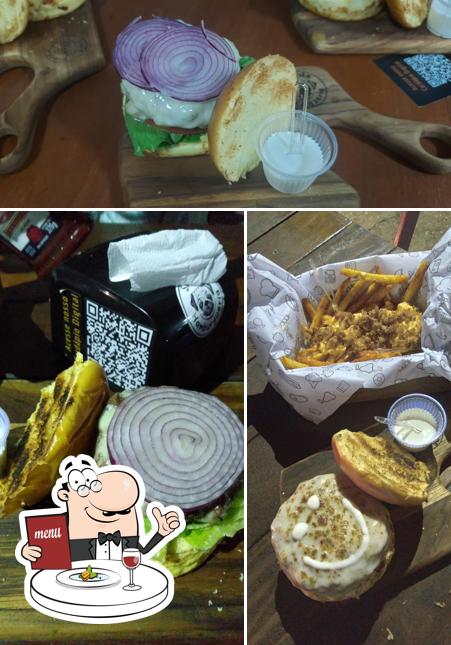 Platos en Smoke Hamburgueria