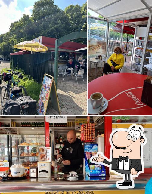 Siediti a un tavolo di caffe ruffini