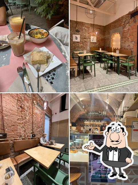 Siediti a un tavolo di Shake Cafè