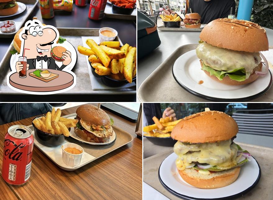 Ordina uno dei tipi di hamburger serviti a Union Diner Gundeldingen