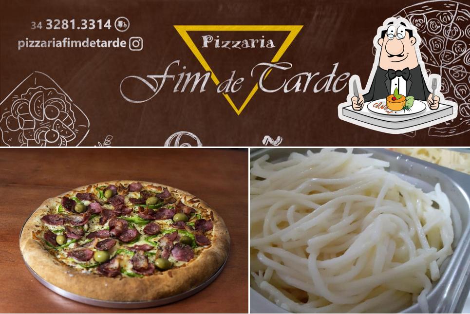 Esta é a ilustração apresentando comida e quadro-negro no Pizzaria Fim De Tarde