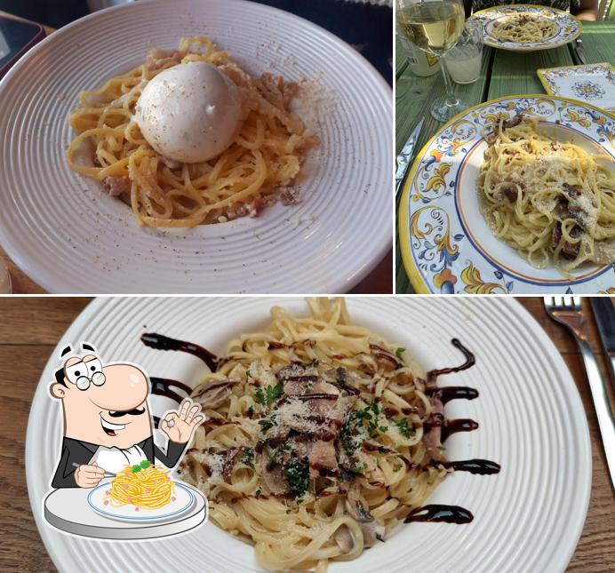 Spaghetti à la carbonara à IT - Italian Trattoria Reims