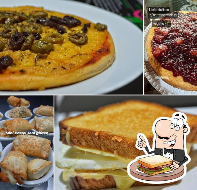 Sanduíches de queijo grelhado em Bendito Ser - Cafeteria Saudável