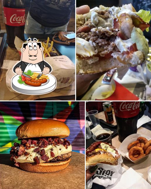 Sanduíche de carne de porco desfiada em SiON Burguer VR